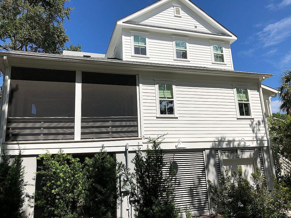 2nd image of 39 Fairway Oaks Ln