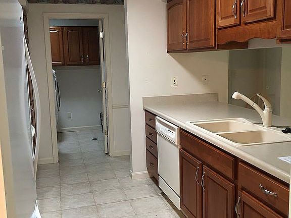 5th image of 821 Oakbrook Dr