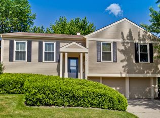 13 Montebello Dr, Vernon Hills, IL