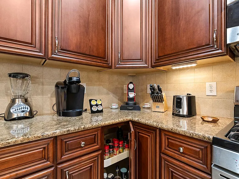 10400 Rosegate Ct #201 — Photo 10