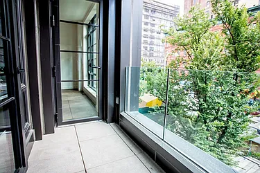 Rented by R New York