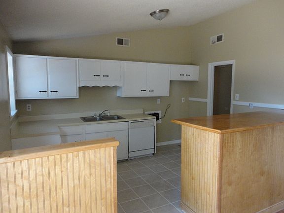 3rd image of 4972 Bryndale Ave