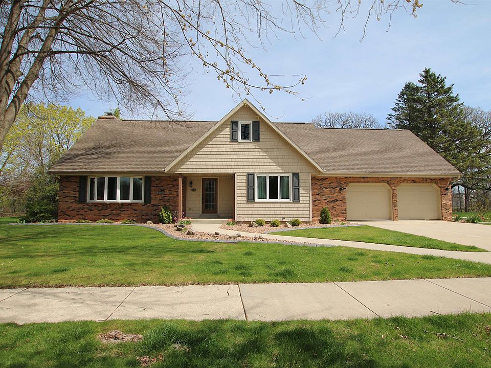 1st image of 17 Eastbrook Ln