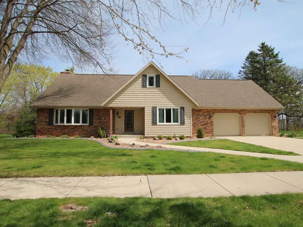 17 Eastbrook Ln, Fond Du Lac, WI 54935