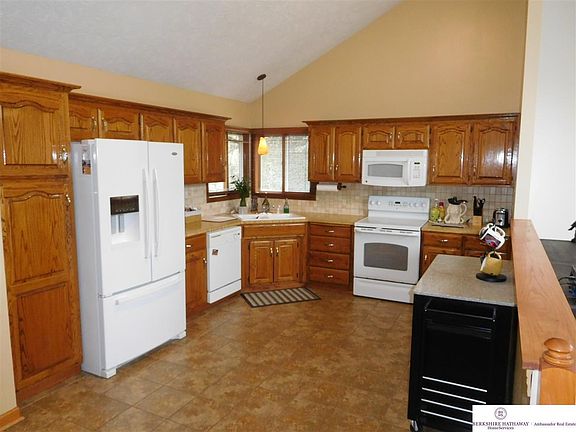 2nd image of 826 Hidden Hills Dr