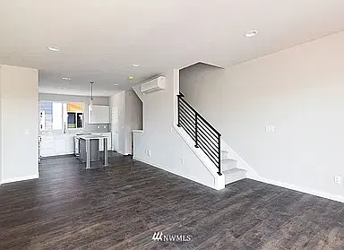 2 bed, 1325 sqft, $3,200 — Photo 2