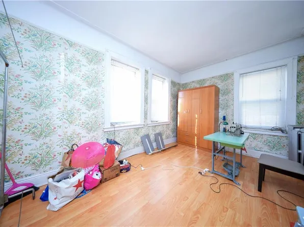 97 Avenue S image 11 of 32