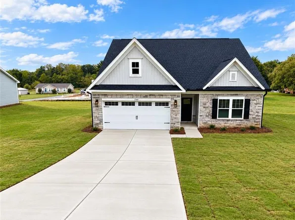 5166 Paramount Rd #1061, Pfafftown, NC 27040