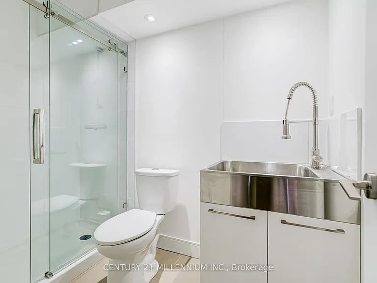 30 Queensmill Ct — Photo 40