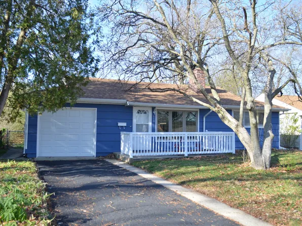110 N Knollwood Dr, Wheaton, IL 60187