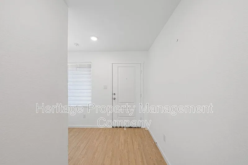 3 bed, 2.0 bath, 1266 sqft, $1,600 — Photo 4