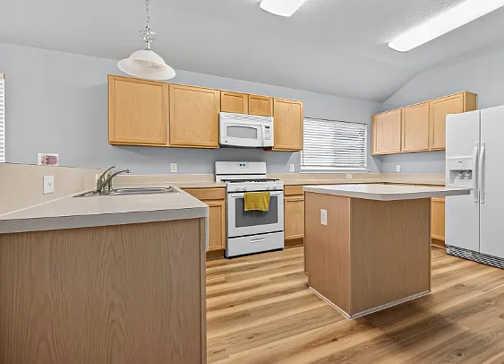 4 bed, 1913 sqft, $2,300 — Photo 2