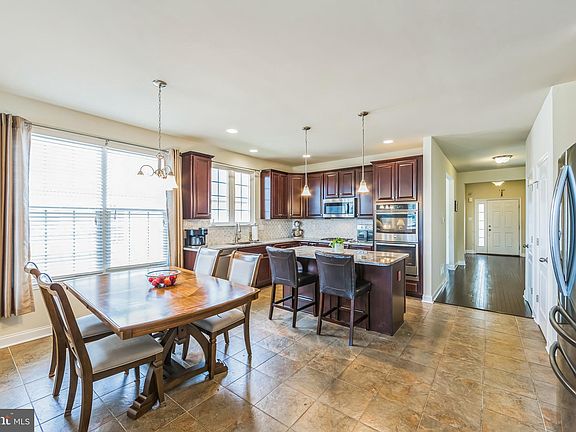 5th image of 212 Gaston Ln