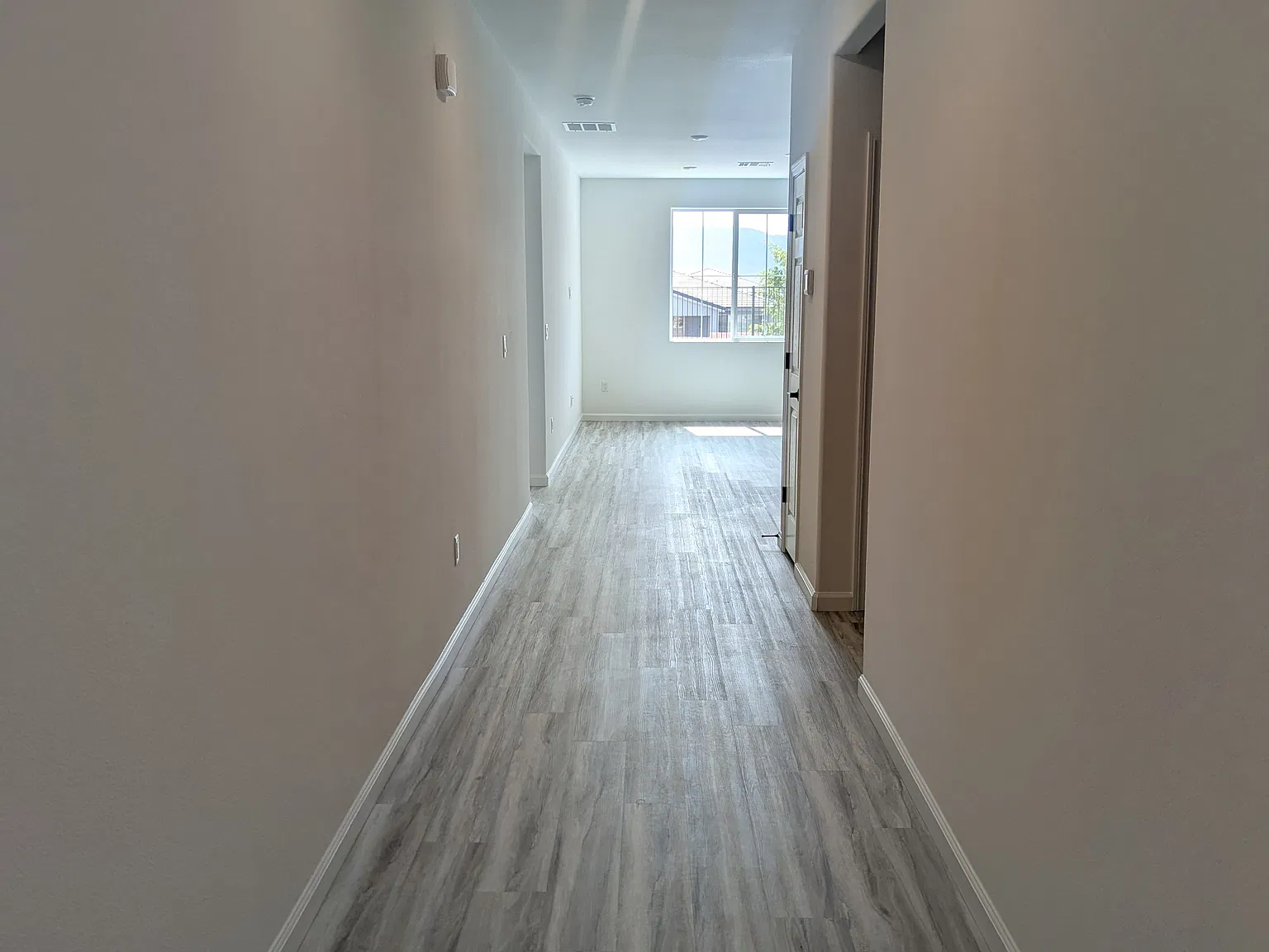 3 bed, 1700 sqft, $1,900 — Photo 2
