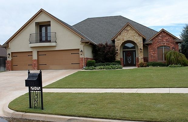 1st image of 614 NW Allison Ln