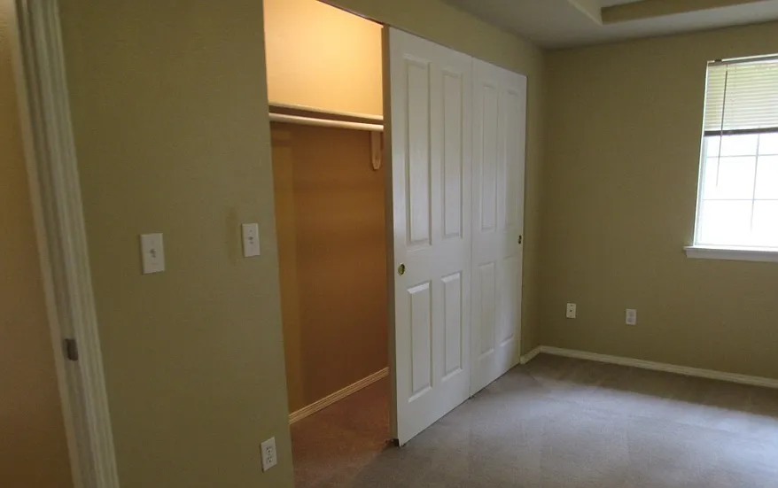 3 bed, 1200 sqft, $2,495 — Photo 4