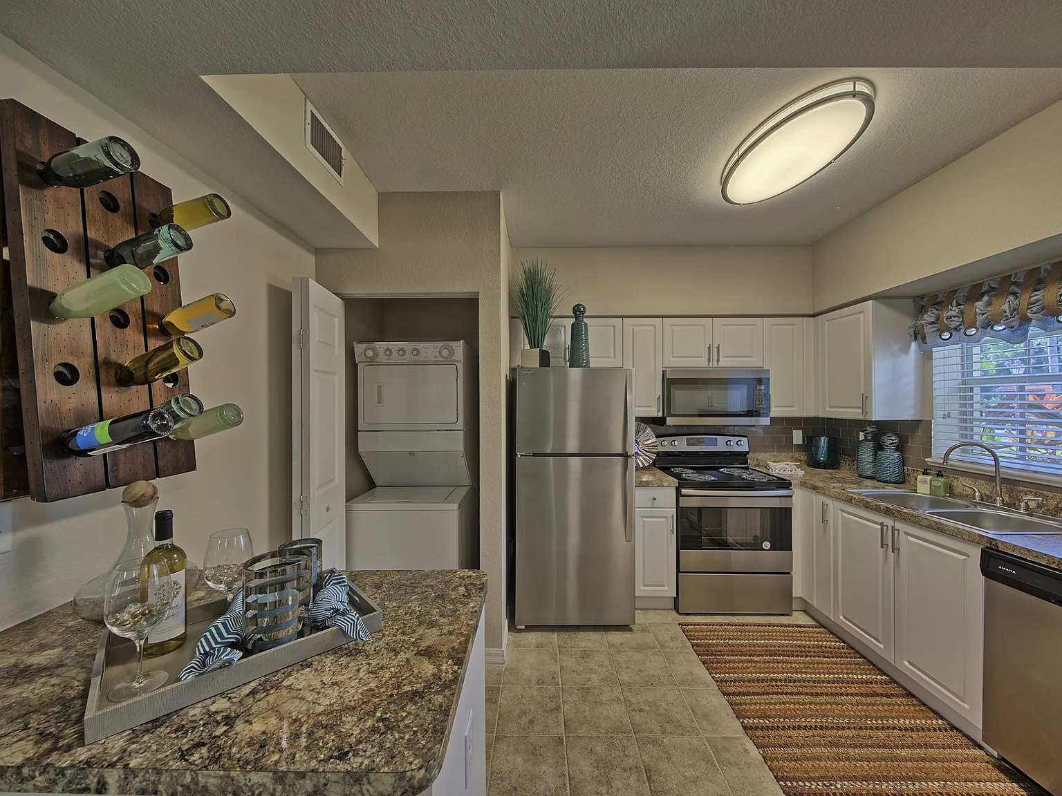 Toledo Club Apartments — Photo 1