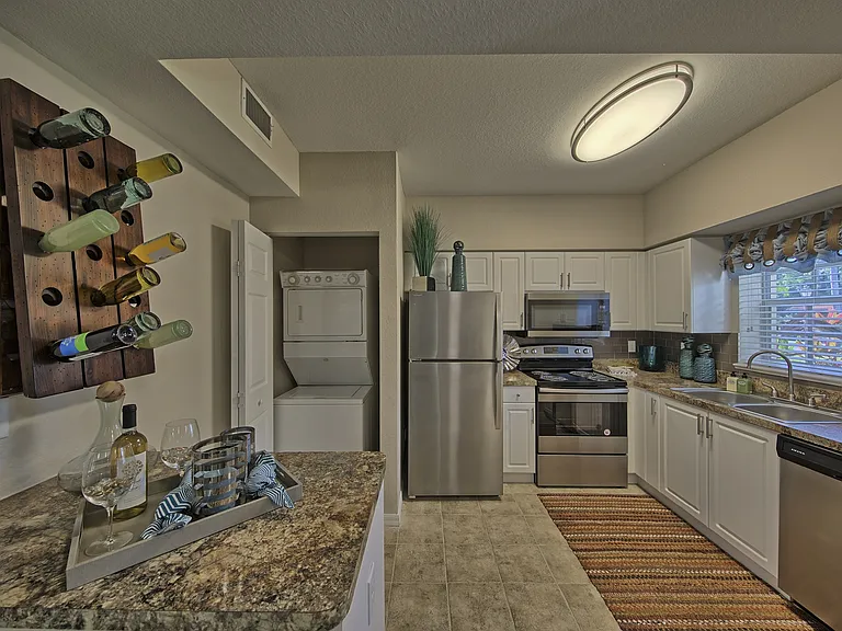 Toledo Club Apartments — Photo 1
