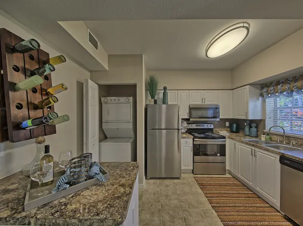 Toledo Club Apartments