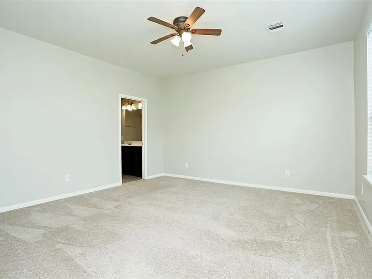 1123 Cloud Croft Ln — Photo 12
