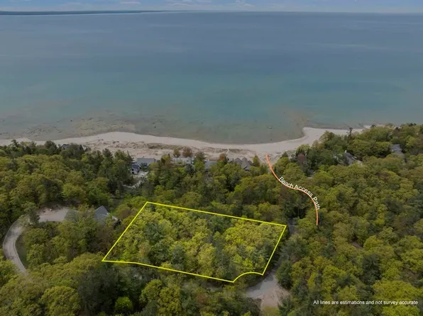 8385 Seven Mile Point Ct, Harbor Springs, MI 49740