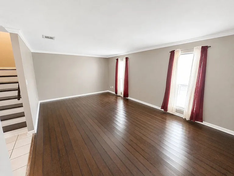 10102 Salinas Dr — Photo 2