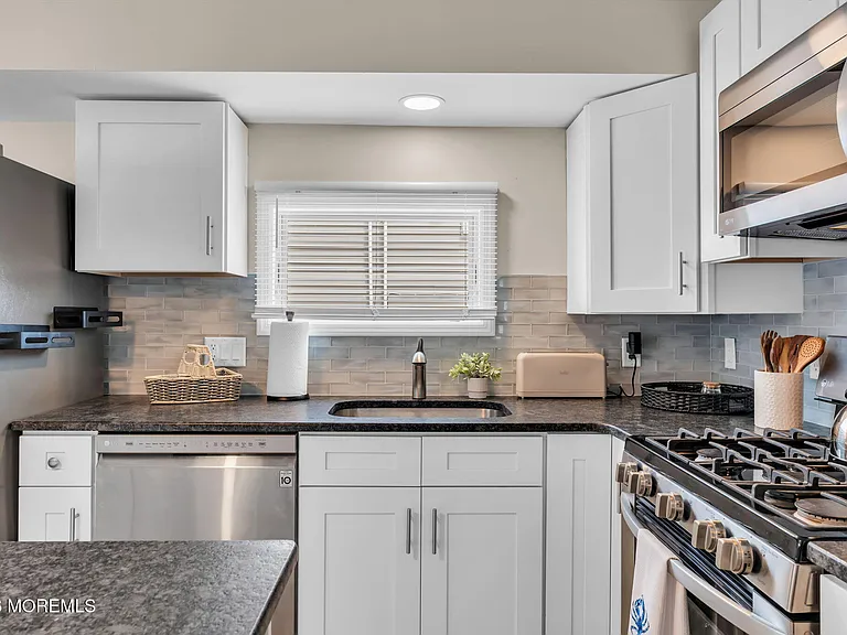 208 Mallard Ln — Photo 23
