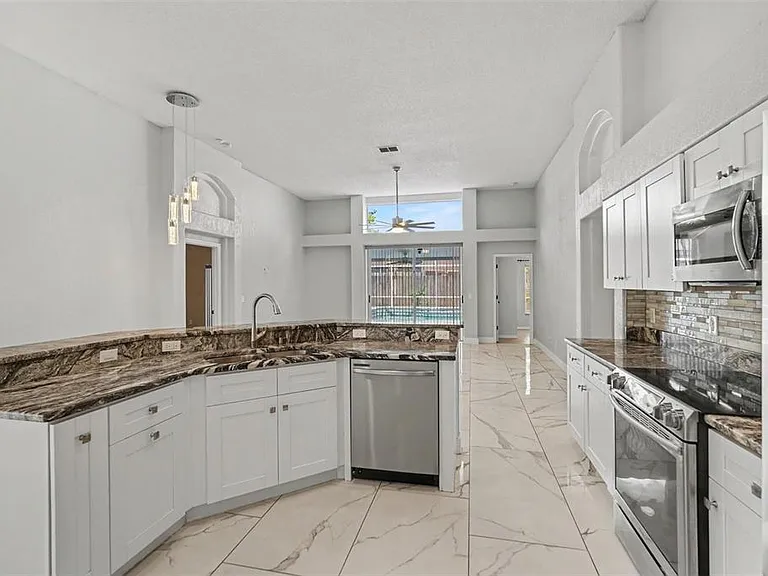 11504 Wellman Dr — Photo 12