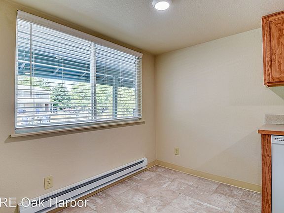 3rd image of 997 SW Harrier Cir APT 3