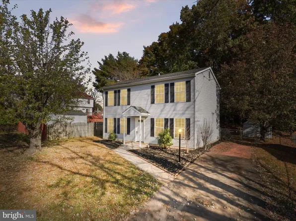 5666 Roundtree Dr, Woodbridge, VA 22193