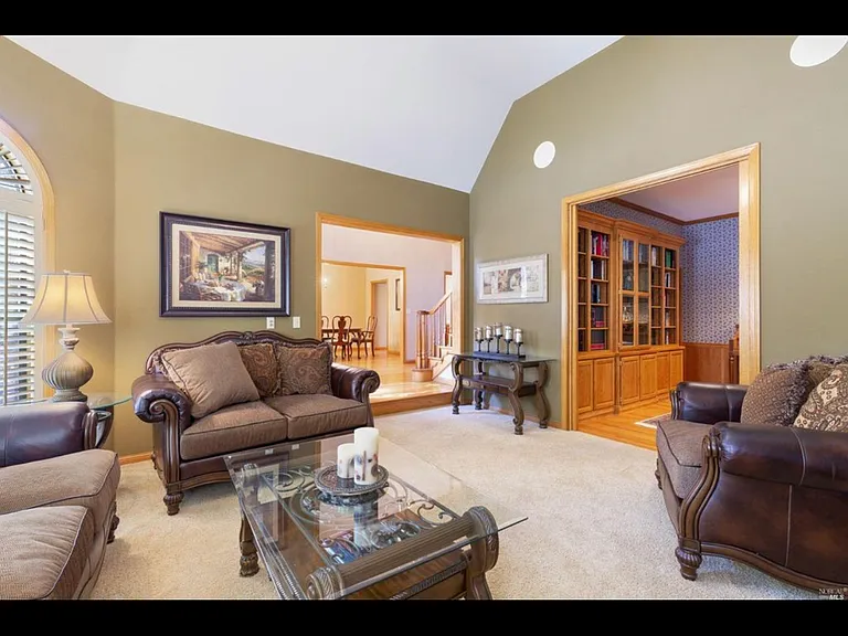 4300 Heritage Ln — Photo 5