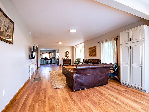 3rd image of 281 Main St