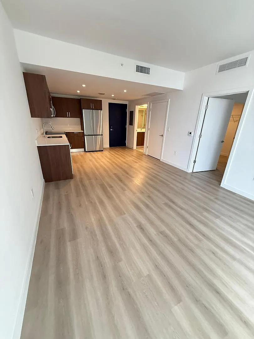 1 bed, 648 sqft, $2,099 — Photo 3