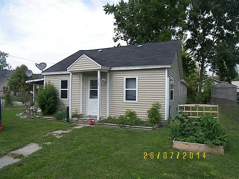 305 Spruce St photo 1