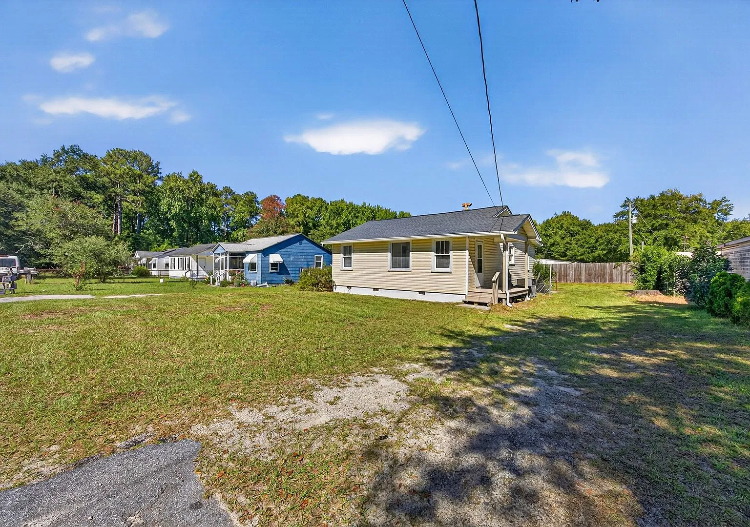 Available Now | Freshly Updated | Move-In Ready! — Photo 3