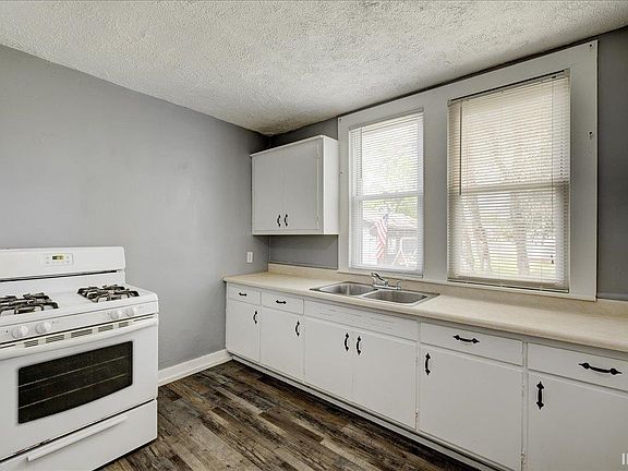 3rd image of 709 Vine St