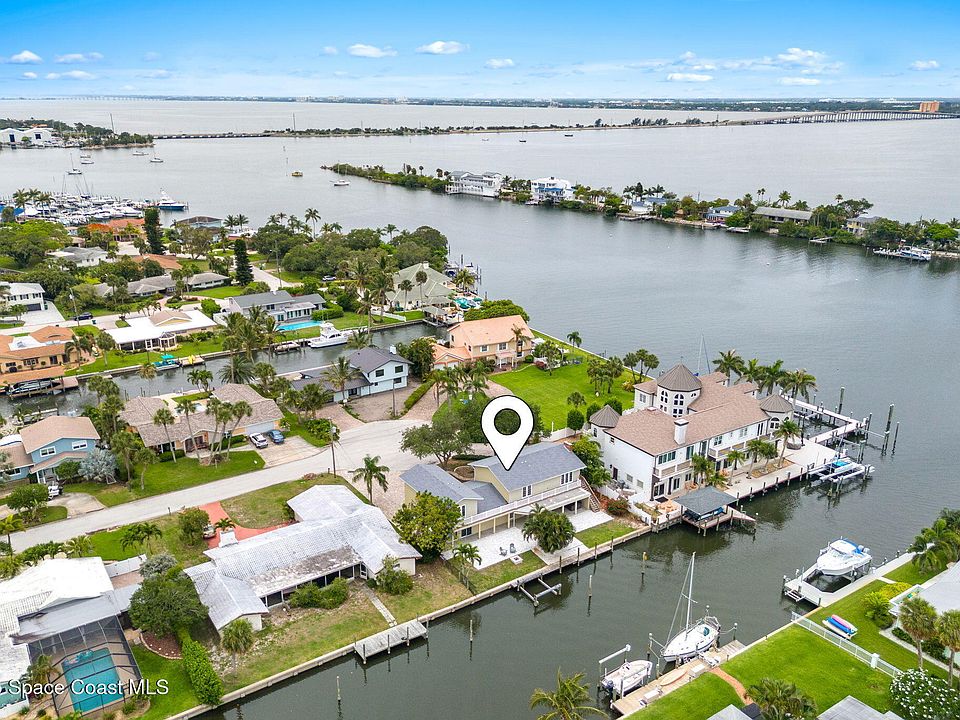 1st image of 520 Bahama Dr