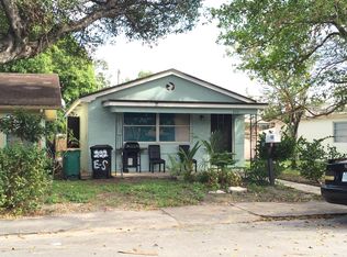 222 S E St, Lake Worth, FL 33460