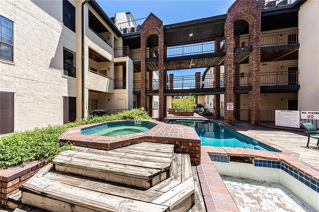 2 bed, 950 sqft, $2,200 — Photo 2