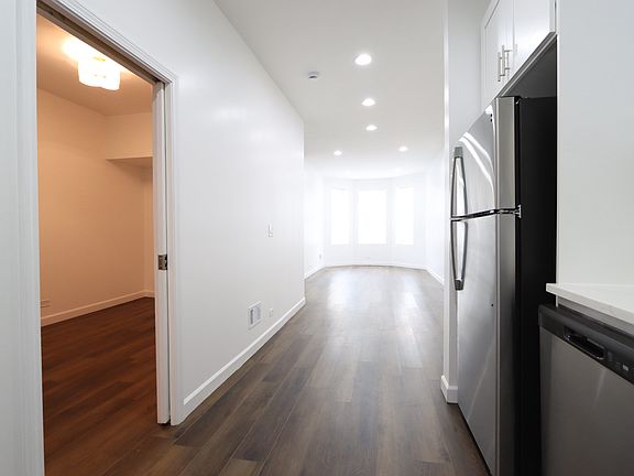 5th image of 1438 W Flournoy St APT 1F