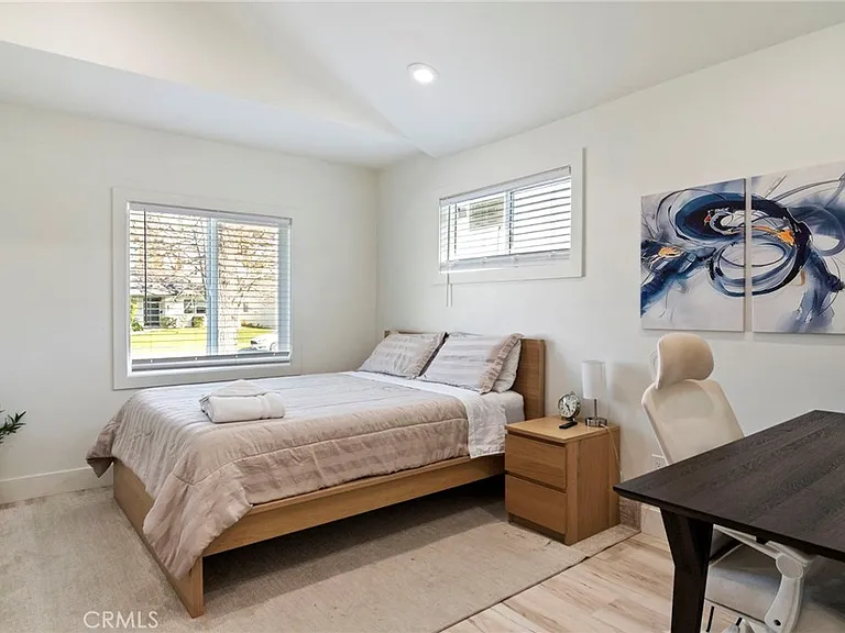 24136 Kittridge St — Photo 19