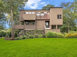 6 Morgan Ln, Bayport, NY 11705