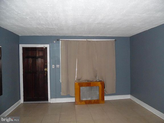 4th image of 187 Widener St