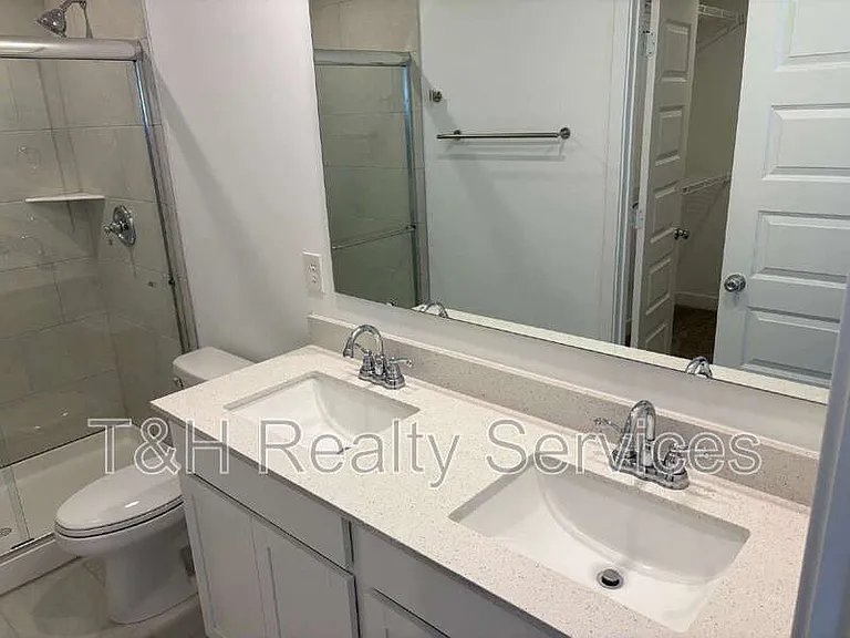 542 Jefferson St — Photo 21