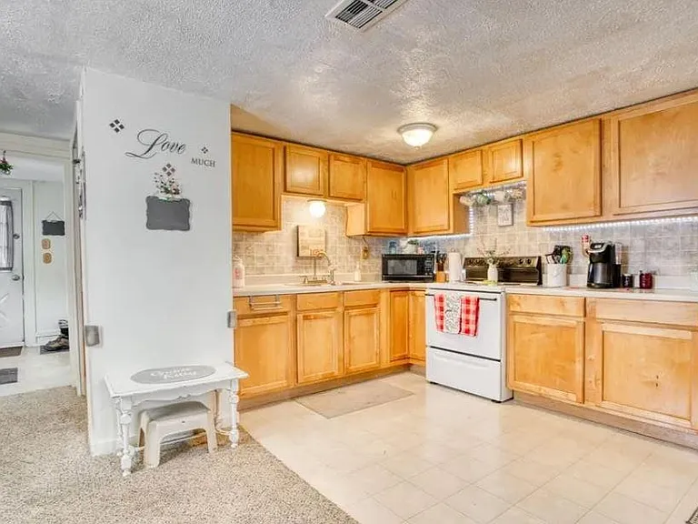 516 E Grand River Ave #2 — Photo 5