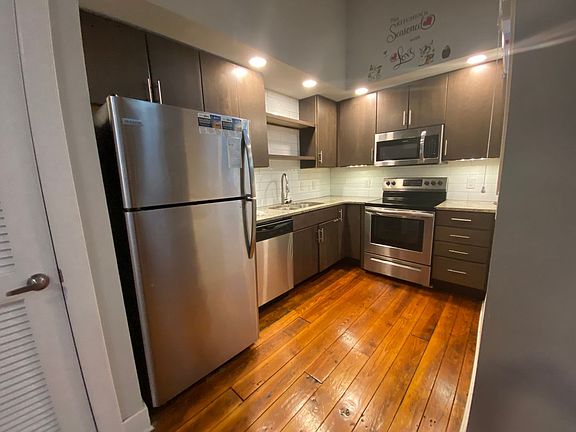 5th image of 2022 E Broad St #306