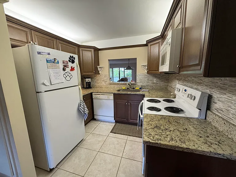 11894 Suellen Cir — Photo 5