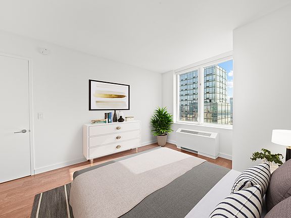 5th image of 605 W 42nd St #60P