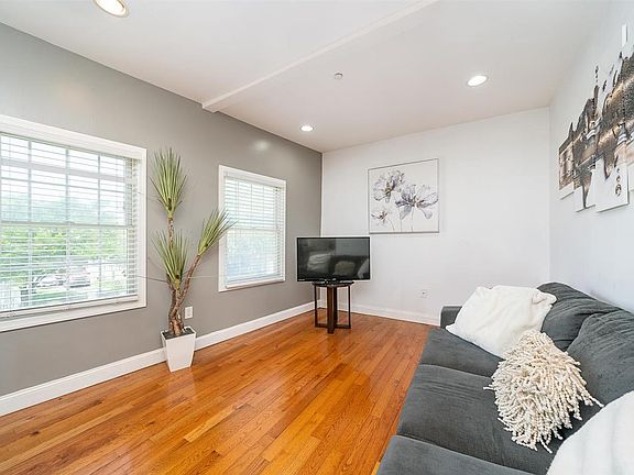 4th image of 44 Bryant Ave #2