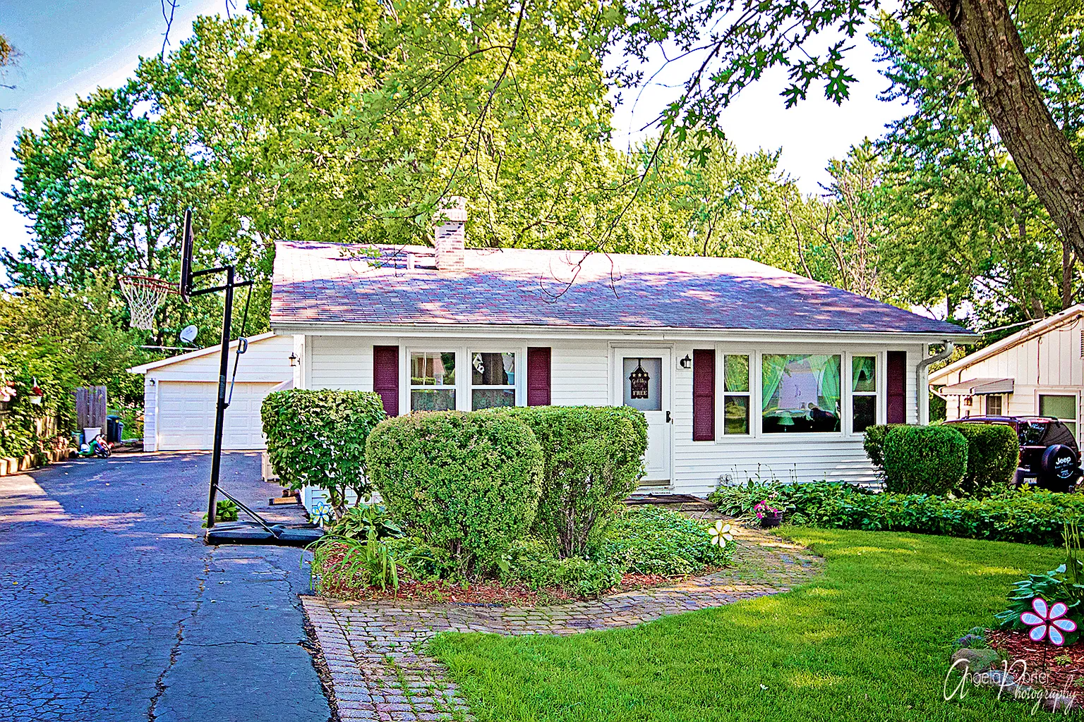 18196 W Elm St photo 1